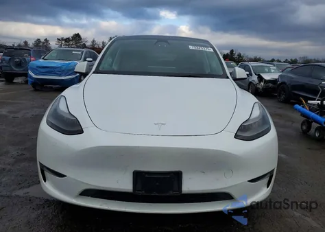 2023 Tesla Model Y z USA, uszkodzony, nr VIN 7SAYGAEE1PF769274